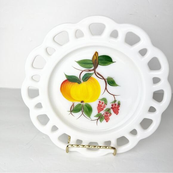 Vintage Milk Glass Lace Edge Hand painted Fruit Peach Berry 8 inch Dessert Plate - Picture 3 of 5